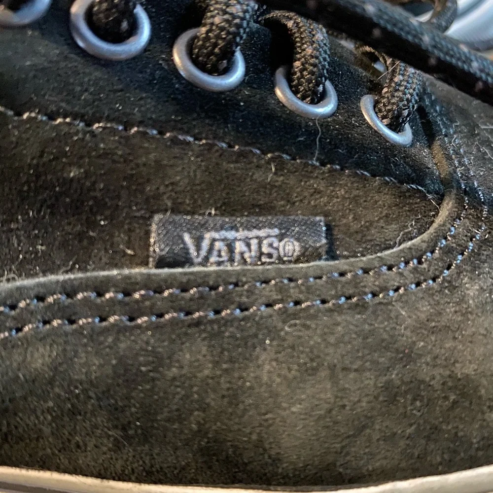 Vans shoes- Authentics suede with Sherpa lining